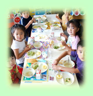幼稚園での給食の様子　その2