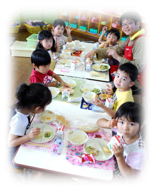 幼稚園での給食の様子　その3