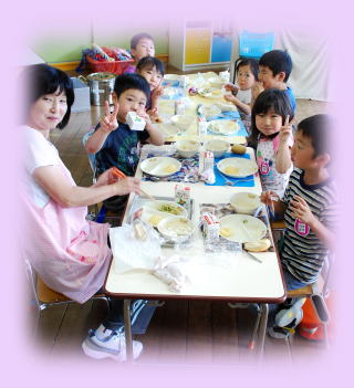 幼稚園での給食の様子　その4