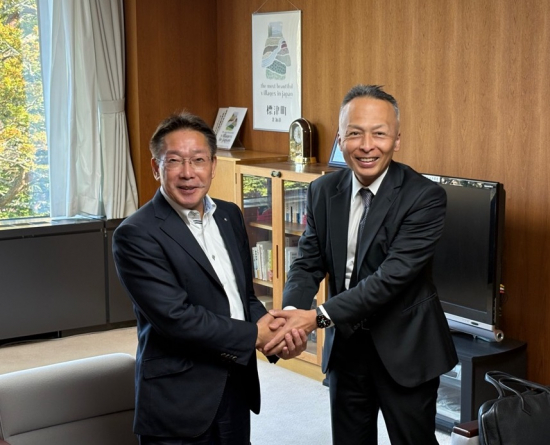 令和7年6月2日、久留米大学医学部内科学講座の星野友昭主任教授が来町