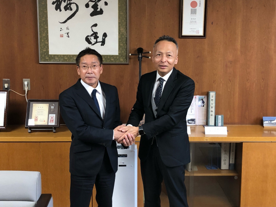 令和6年4月15日、久留米大学医学部内科学講座の星野友昭主任教授が来町