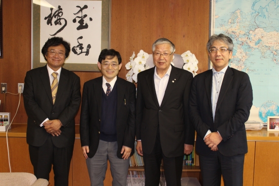 平成29年6月22日、足達寿教授、石竹達也教授が来町