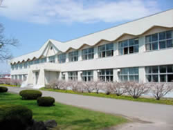 標津中学校外観写真