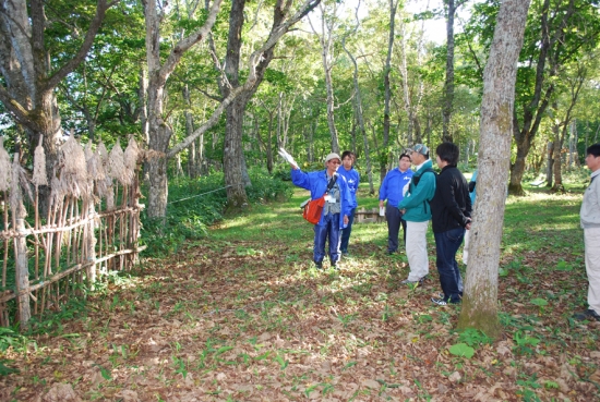 園内見学の様子